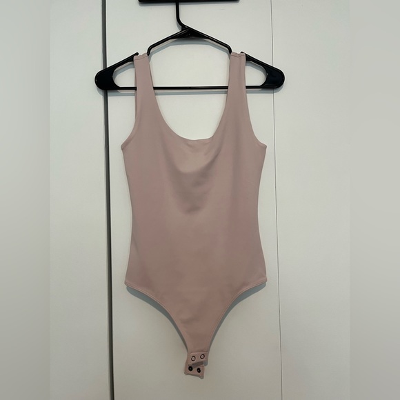 Express Body Contour High Compression Scoop Neck Bodysuit - Picture 2 of 6